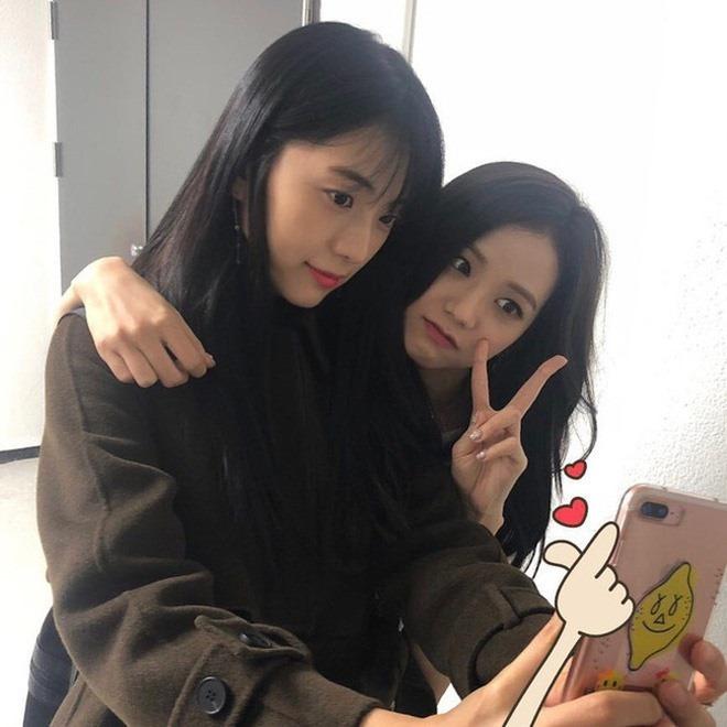 Jisoo và chị ruột lại gây bão mạng, đẳng cấp visual là đây chứ đâu!-3