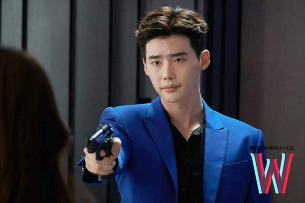 Lee Jong Suk - Chuyện bi hài thời làm nhân viên phục vụ trước khi nổi tiếng-5