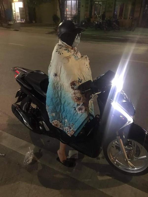 Khoảnh khắc người dân chùm chăn ra đường, đối đầu với cái rét gây bão cư dân mạng-5