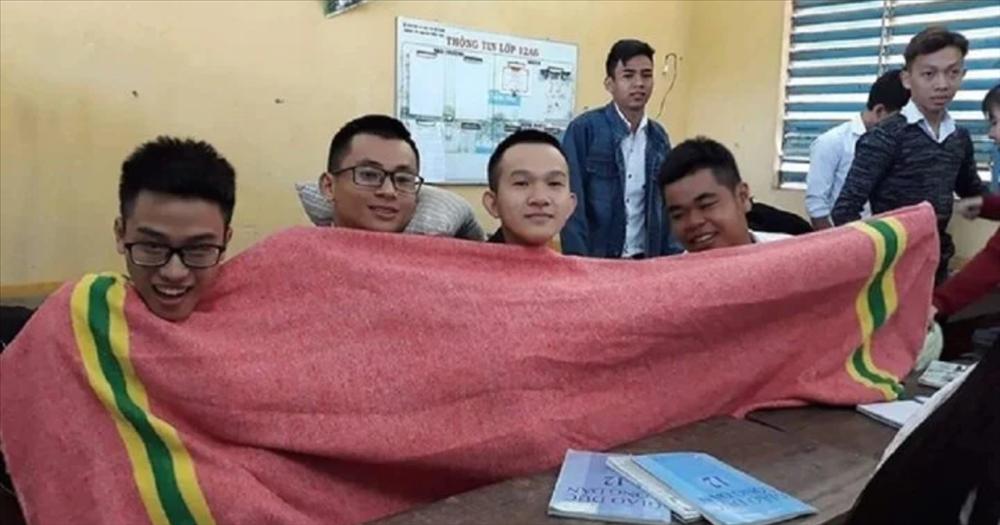 Khoảnh khắc người dân chùm chăn ra đường, đối đầu với cái rét gây bão cư dân mạng-8