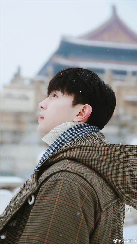 Sau 2 năm bị phong sát vì trốn thuế, Đặng Luân vẫn ăn đứt nhiều nam thần vì điều này trong lễ Giáng sinh-4