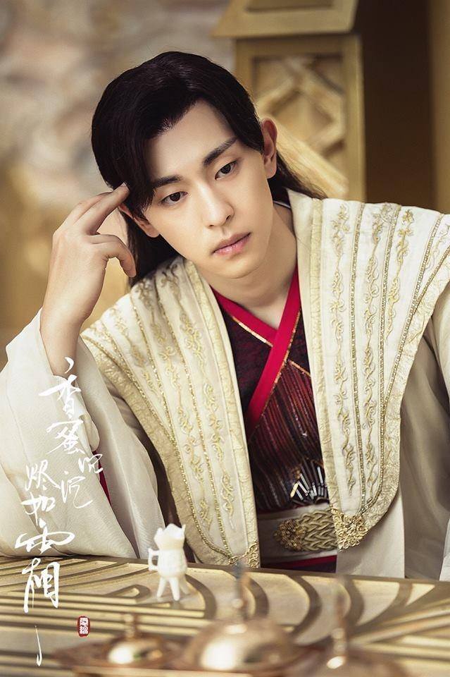 Sau 2 năm bị phong sát vì trốn thuế, Đặng Luân vẫn ăn đứt nhiều nam thần vì điều này trong lễ Giáng sinh-7