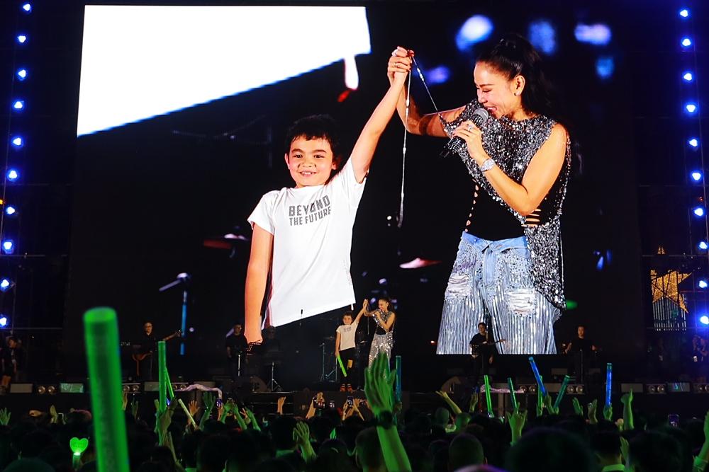 Ca sĩ Thu Minh lần đầu công khai con trai sau nhiều năm giấu kín mặt-1