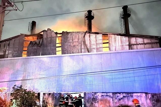 Điện thoại ở đầu giường phát nổ, 2 người bỏng nặng-2