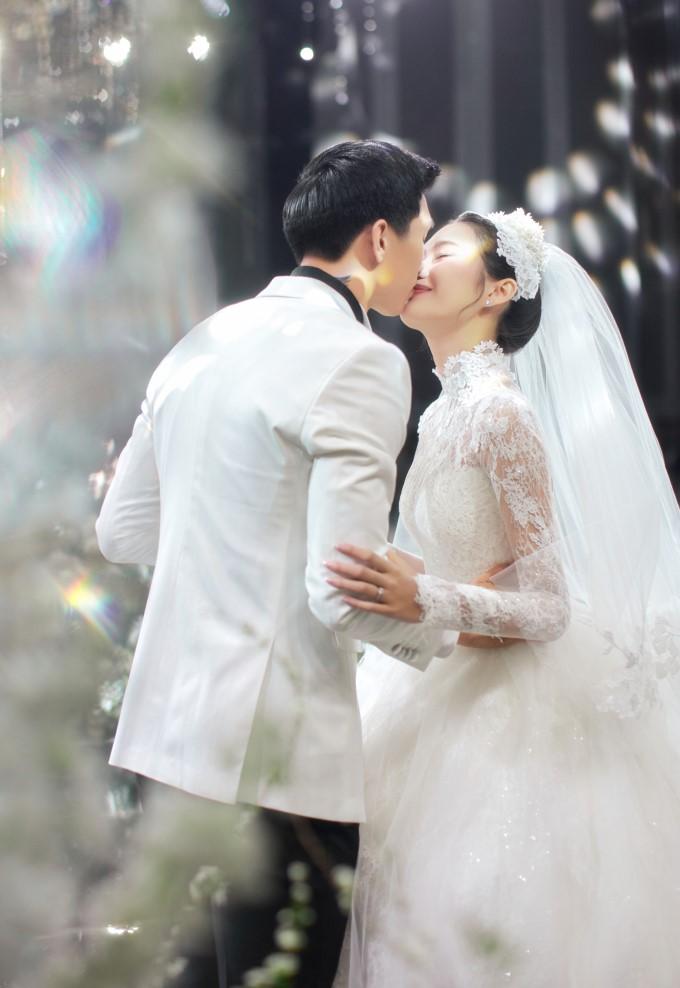 Doãn Hải My trang điểm xinh đẹp, Đoàn Văn Hậu làm một hành động chứng tỏ quyền uy của nóc nhà-4