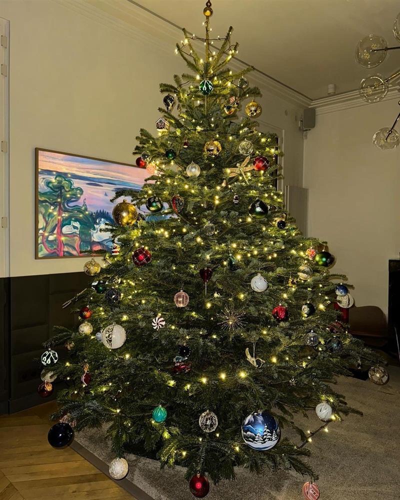 Lisa cán mốc 100 triệu người theo dõi, trải qua một năm ngọt bùi ấn tượng-5