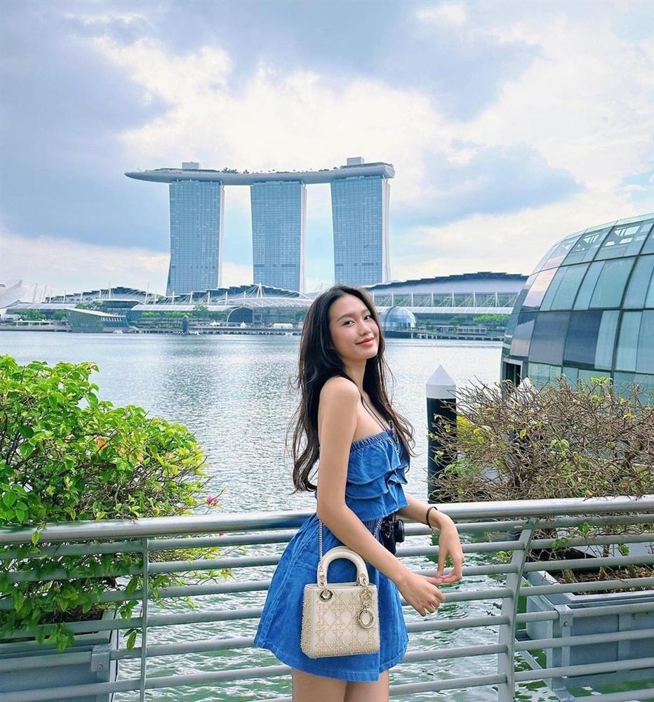 Bóc giá túi xách hàng hiệu của vợ, bạn gái cầu thủ Việt-4