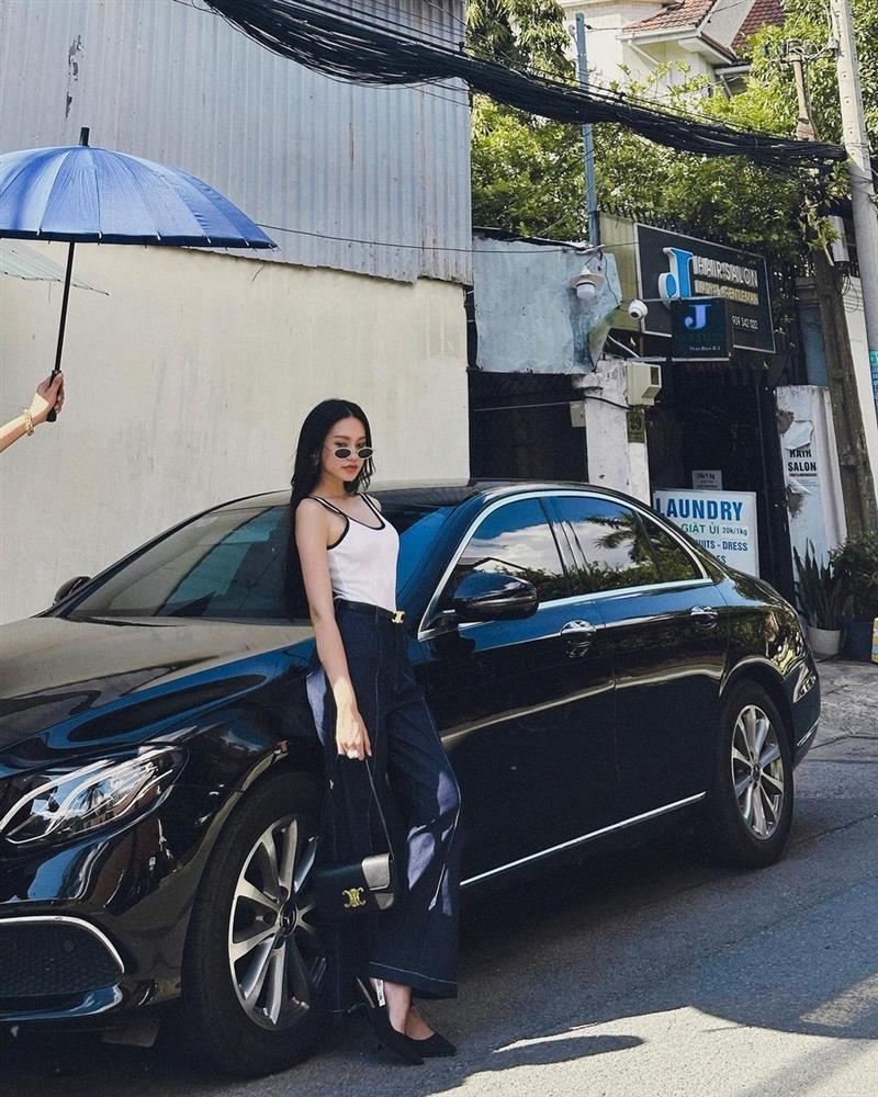 Bóc giá túi xách hàng hiệu của vợ, bạn gái cầu thủ Việt-6