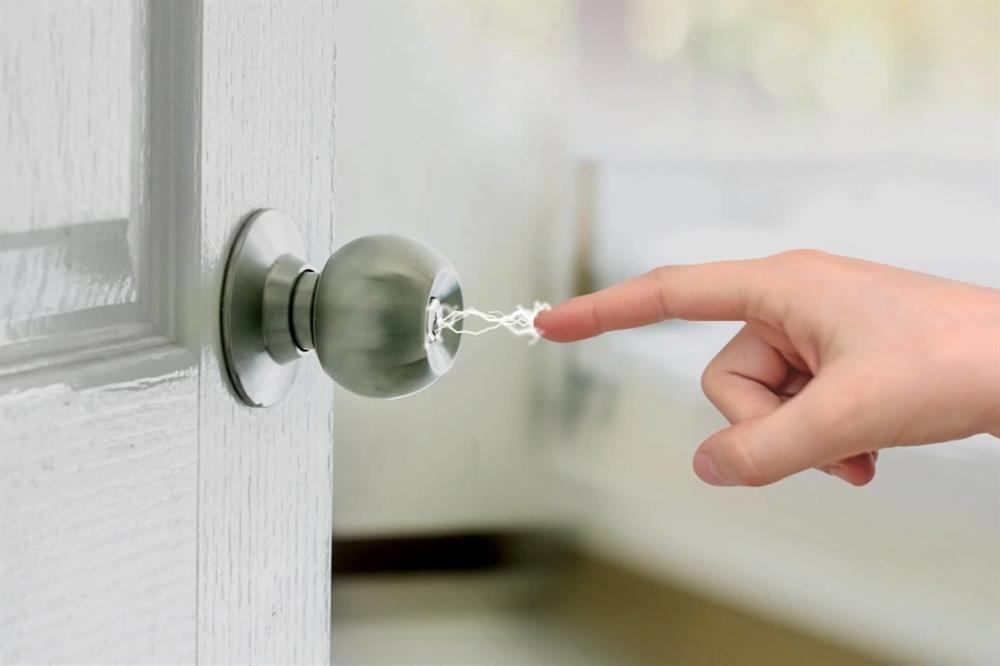 Nỗi lo đụng đâu cũng bị giật trong mùa đông và cách khắc phục-2