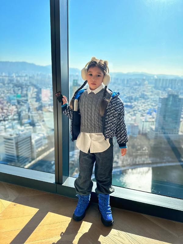 Con gái lai Tây của Hà Anh: Vóc dáng lớn bổng ở tuổi lên 5, fan dự đoán người mẫu tương lai-1