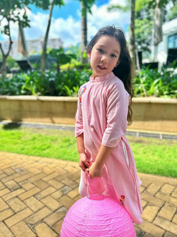 Con gái lai Tây của Hà Anh: Vóc dáng lớn bổng ở tuổi lên 5, fan dự đoán người mẫu tương lai-8