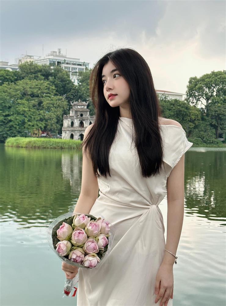 Nữ sinh Nghệ An nổi tiếng nhờ ăn thùng uống vại vẫn xinh đẹp-1