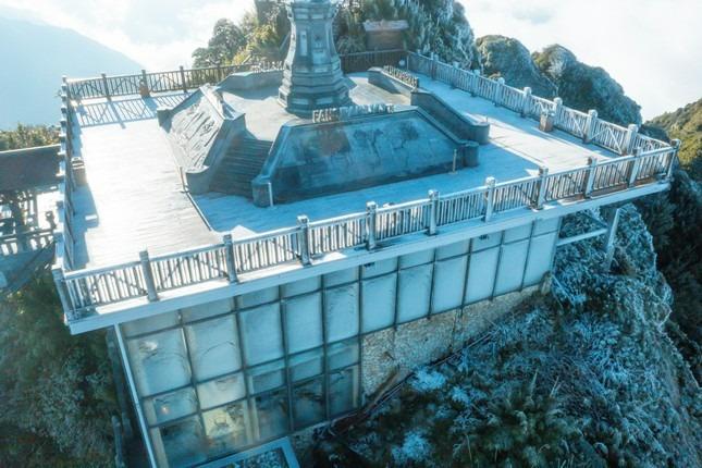 Cảnh sắc tuyệt đẹp khi ánh nắng xuyên băng trên đỉnh Fansipan -1 độ C-3