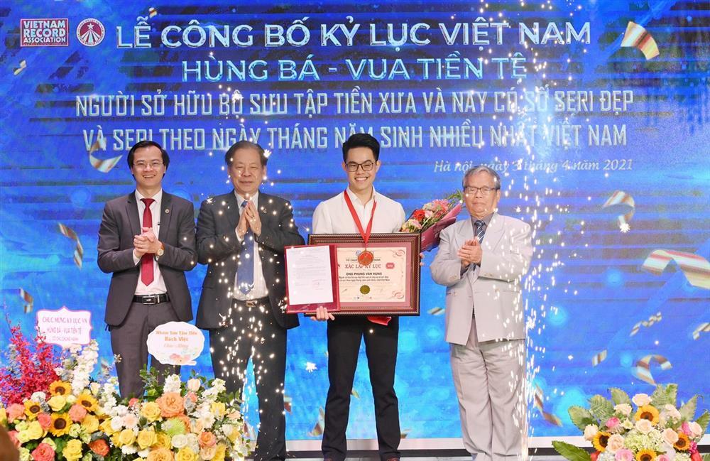 9X Thanh Hóa sở hữu kho tiền quý hiếm, đầu tư 18 chiếc tủ để bảo quản-1