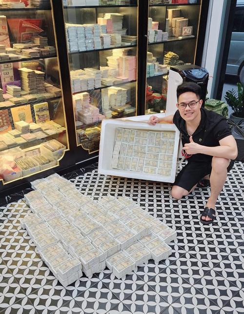 9X Thanh Hóa sở hữu kho tiền quý hiếm, đầu tư 18 chiếc tủ để bảo quản-5