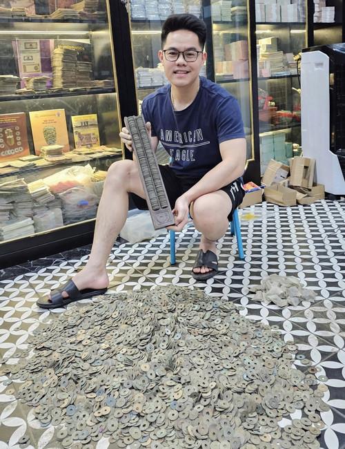 9X Thanh Hóa sở hữu kho tiền quý hiếm, đầu tư 18 chiếc tủ để bảo quản-6