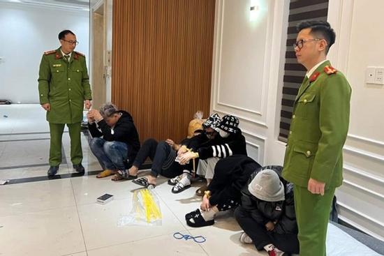 Nhóm nam nữ tụ tập 'bay lắc' trong biệt thự ở Vĩnh Phúc