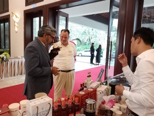 Sau cơn sốt cafe muối, xuất hiện cafe mắm hút hồn thực khách Tây, Ta-4