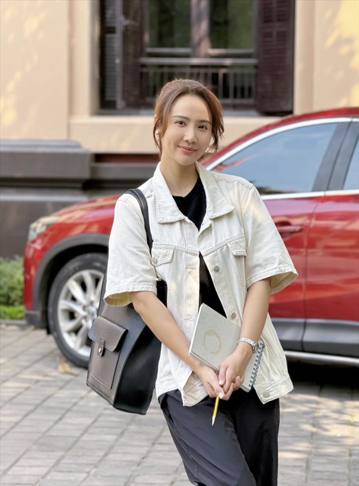 2 cô bạn gái Mạnh Trường đọ sắc, đọ phong cách trong hậu trường Chúng Ta Của 8 Năm Sau-4