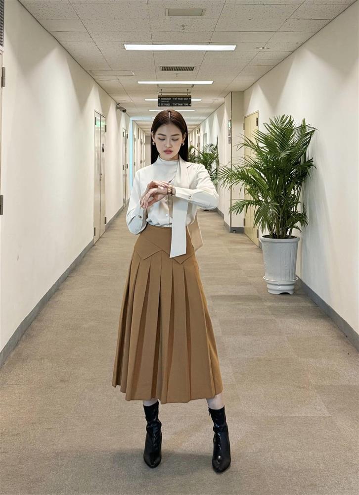 2 cô bạn gái Mạnh Trường đọ sắc, đọ phong cách trong hậu trường Chúng Ta Của 8 Năm Sau-8