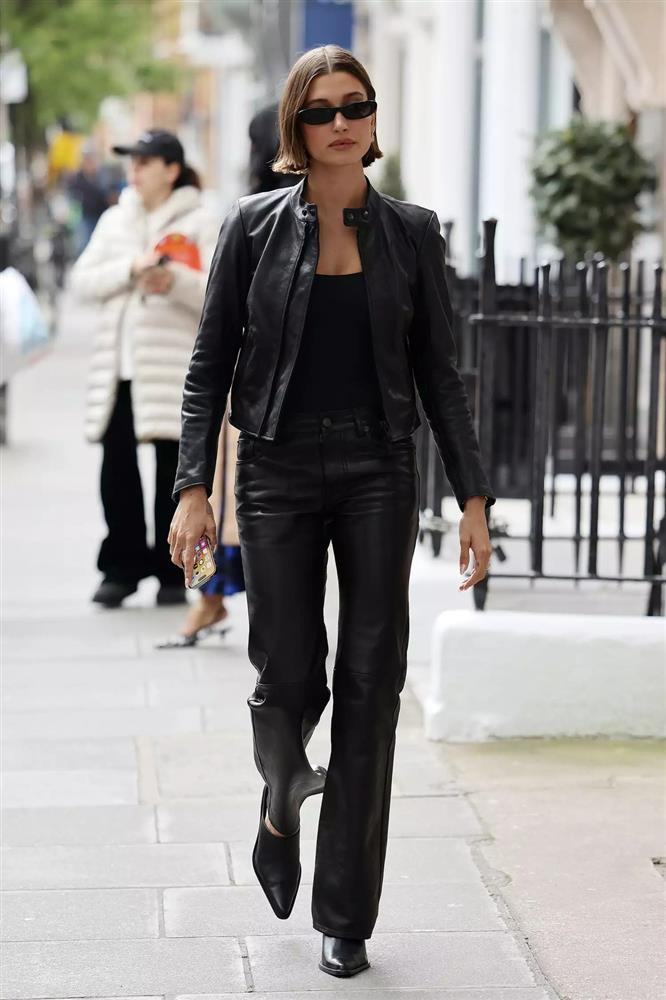 Mặc đồ đen từ đầu đến chân thế nào để trông sành điệu?-9