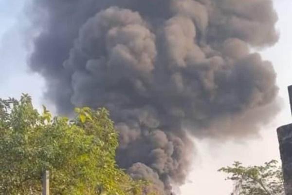 Cháy 3 ô tô trong khu nhà thu nhập thấp ở Hải Dương-4