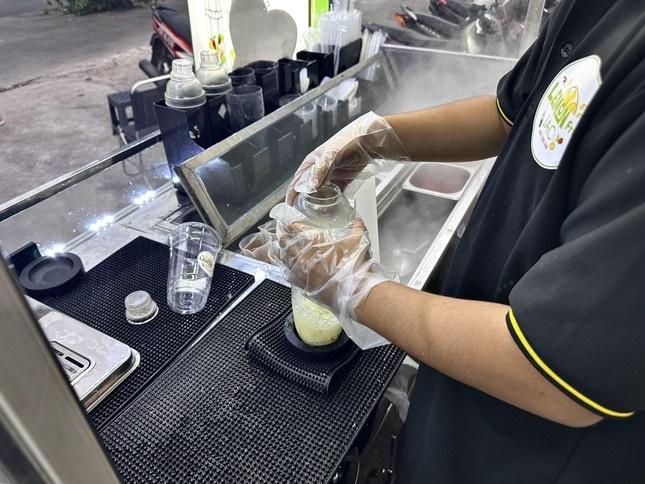 Trà chanh giã tay có gì mà nhiều bạn trẻ Sài Gòn ‘phát cuồng’?-1