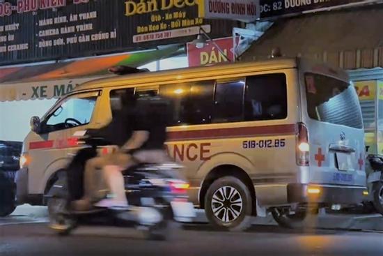 Người đàn ông đang ăn bất ngờ gục chết trong quán cháo lòng ở TPHCM