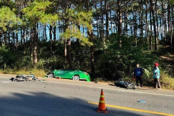 Người mẹ Ấn Độ lấy thân mình che cho 2 con ngã xuống đường ray-2