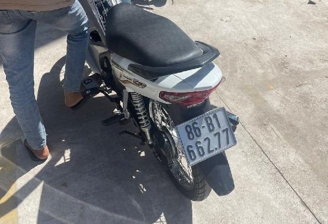 Công an điều tra vụ bé trai lớp 1 bị người lạ đưa lên xe chở đi-1