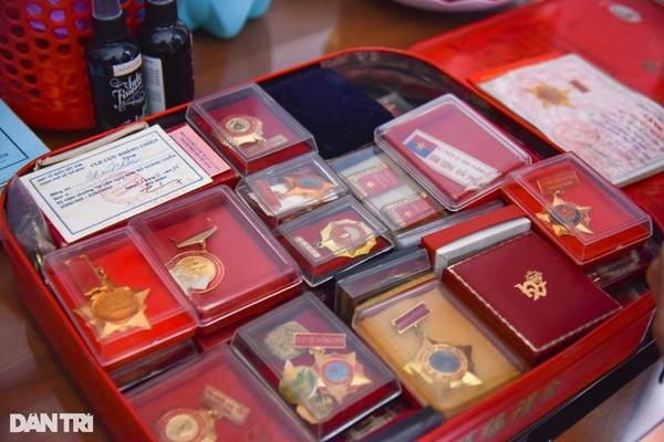 Nghệ sĩ Phi Điểu tuổi 90: Ở nhà bề thế, vẫn thích tự đi diễn bằng xe máy-6