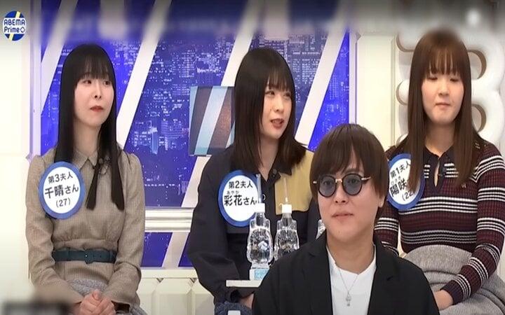 Người đàn ông có 4 vợ, 2 bạn gái vẫn muốn tiếp tục mở rộng hậu cung-1