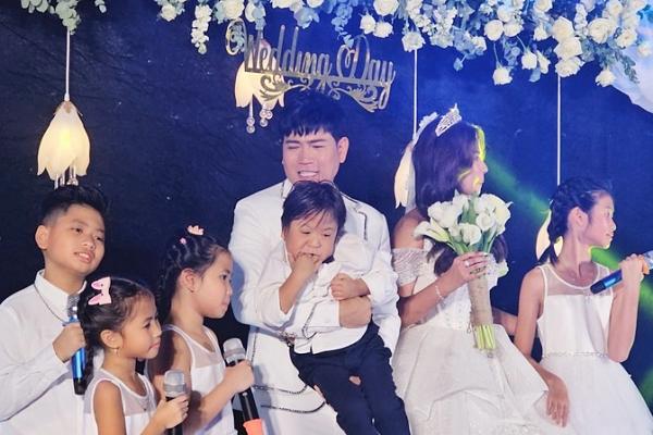 Quách Thành Danh được khán giả tặng tiền, vàng nhờ bản hit Tôi là tôi-3