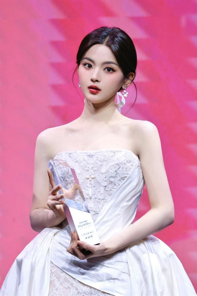 Đây là Cô gái đẹp nhất Trung Quốc da trắng phát sáng, body nuột nà ở tuổi 25-1