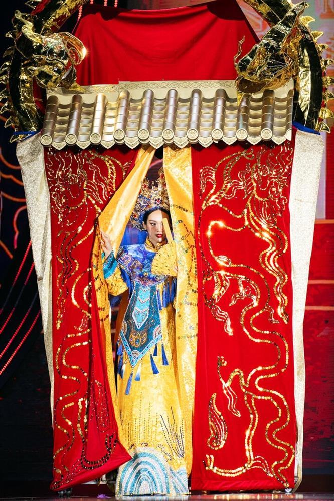 Thí sinh Hoa hậu Hoàn vũ trình diễn trang phục mang tên Quốc Cơ – Quốc Nghiệp-3