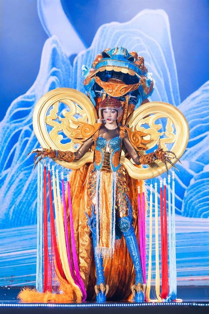 Thí sinh Hoa hậu Hoàn vũ trình diễn trang phục mang tên Quốc Cơ – Quốc Nghiệp-8