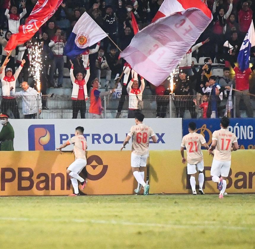 Quang Hải ghi bàn trước ngày ăn hỏi với Chu Thanh Huyền-4