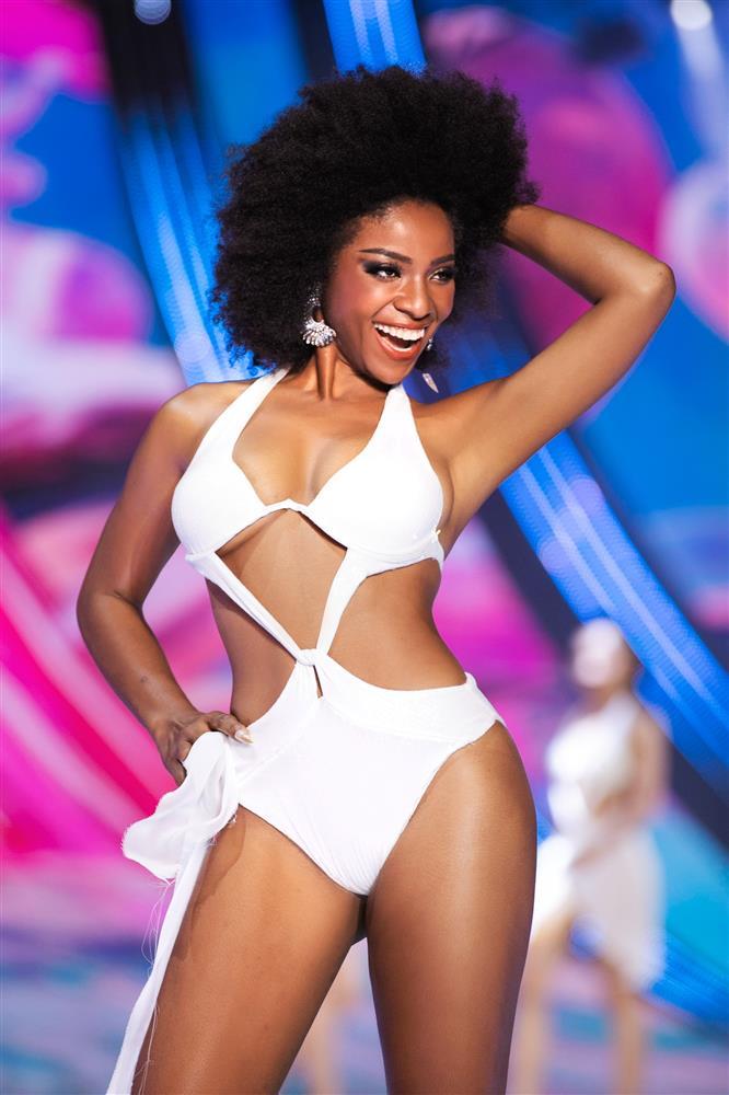 Thí sinh Hoa hậu Hoàn vũ Việt Nam diễn áo tắm dưới trời lạnh của Đà Lạt-1