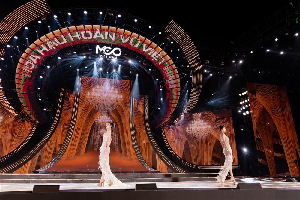 Thí sinh Hoa hậu Hoàn vũ Việt Nam diễn áo tắm dưới trời lạnh của Đà Lạt-7