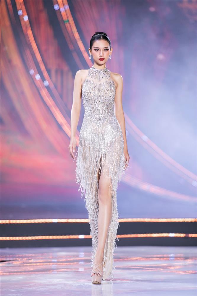 Thí sinh Hoa hậu Hoàn vũ Việt Nam diễn áo tắm dưới trời lạnh của Đà Lạt-8