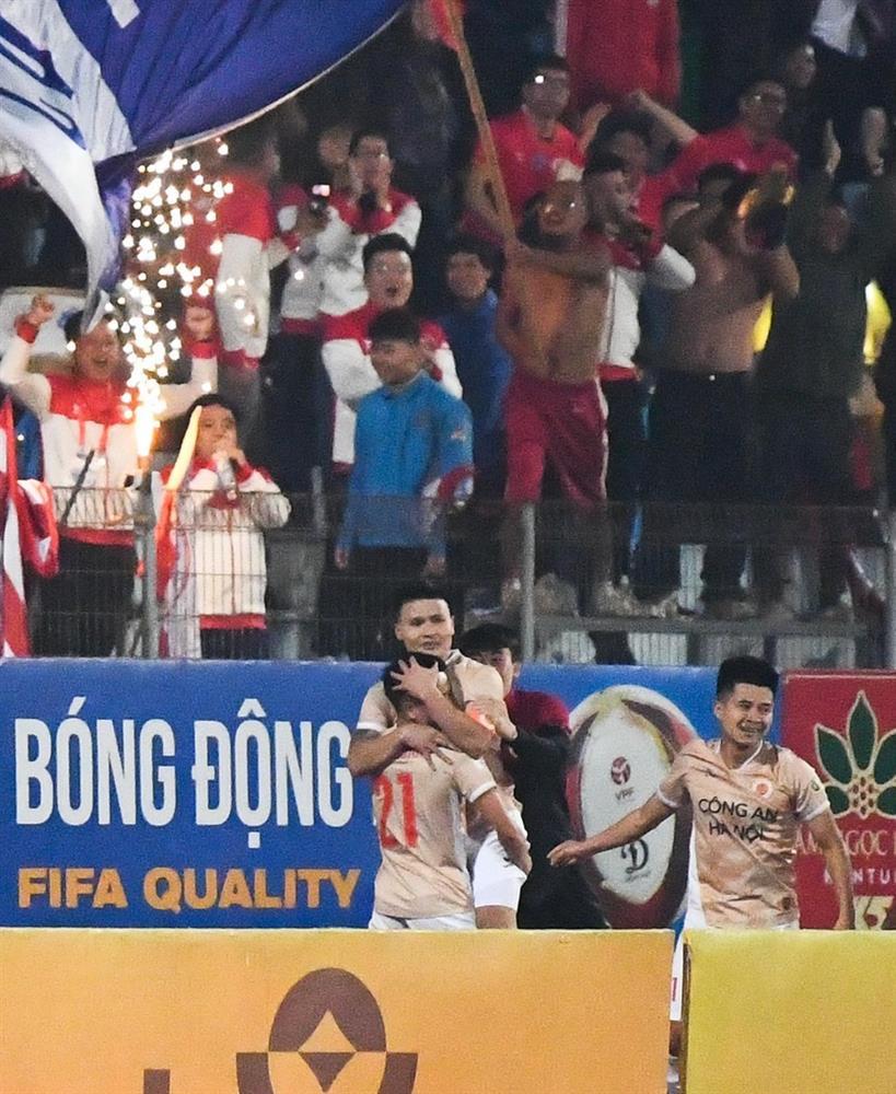 Quang Hải ghi bàn trước ngày ăn hỏi với Chu Thanh Huyền-6