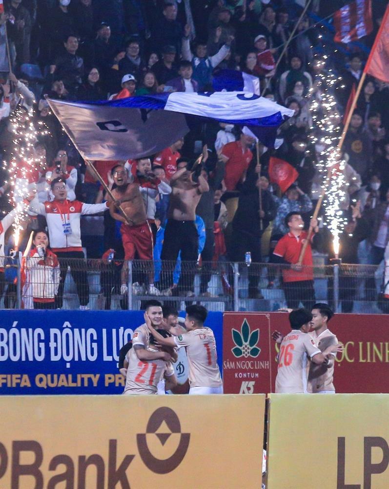 Quang Hải ghi bàn trước ngày ăn hỏi với Chu Thanh Huyền-7