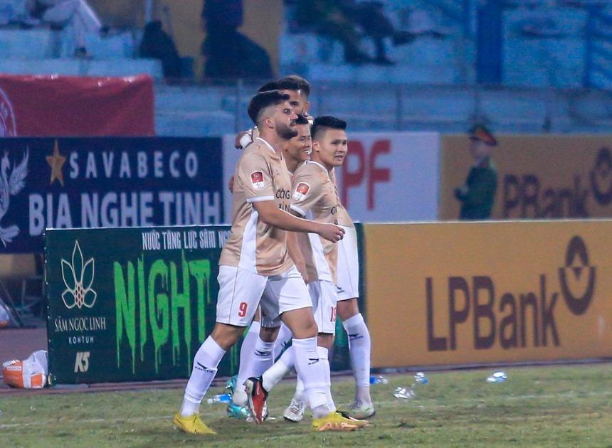 Quang Hải ghi bàn trước ngày ăn hỏi với Chu Thanh Huyền-8