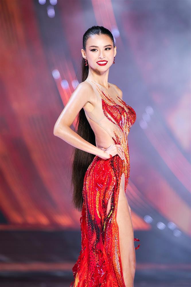 Thí sinh Hoa hậu Hoàn vũ Việt Nam diễn áo tắm dưới trời lạnh của Đà Lạt-12