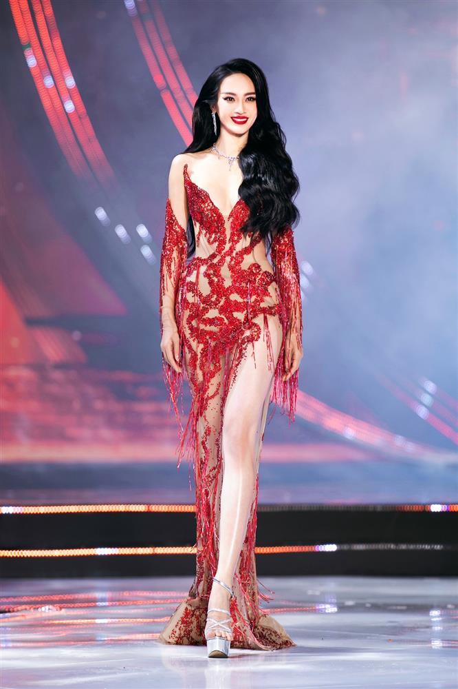 Thí sinh Hoa hậu Hoàn vũ Việt Nam diễn áo tắm dưới trời lạnh của Đà Lạt-13