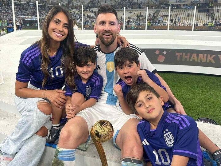 Con trai Messi trổ tài khiến dân mạng phát sốt, khen kỹ năng giống hệt cha-1
