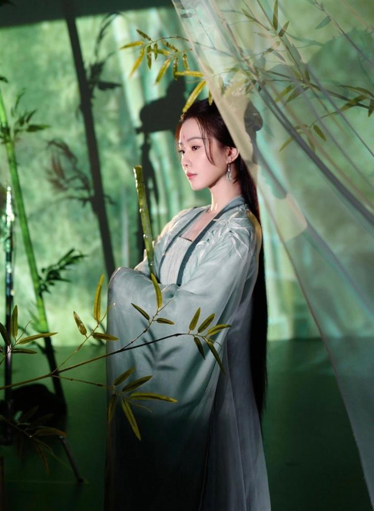 Triệu Lệ Dĩnh, Thư Kỳ và Lưu Thi Thi ‘đụng hàng’ phong cách, ai mới là người có thần thái áp đảo?-7