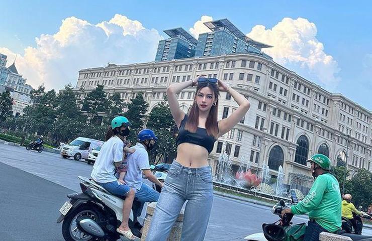 Gái xinh ngoại quốc mặc thoáng mát trên đường phố, quán ăn Việt Nam-6