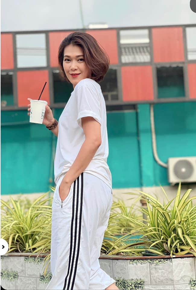 Vẻ sexy đời thực của Đinh Y Nhung đối lập với Nguyệt cam chịu trong Chúng Ta Phải Thật Hạnh Phúc-3