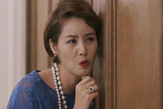 Tôi uất ức đòi ly hôn vì mẹ chồng... suốt ngày chỉ đi chơi